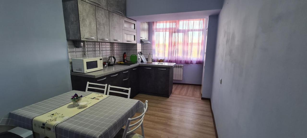 Flat In Central Бишкек Экстерьер фото
